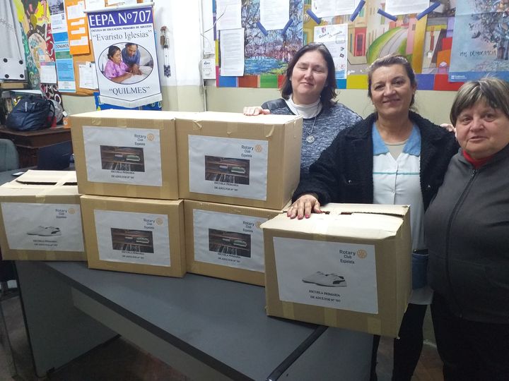 Ropa y calzado para escuela primaria de adultos